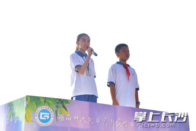 《高新少年说》，学生代表在天台告白自己的学期目标和青春梦想。通讯员 赵莹