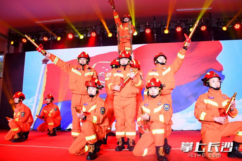 活动现场，长沙县“火焰蓝”带来精彩演出。均为长沙晚报通讯员 胡宇波 供图