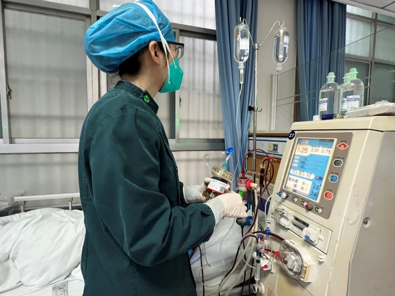 正月初三7时，长沙市中心医院血液净化中心已经开始了血透治疗。
