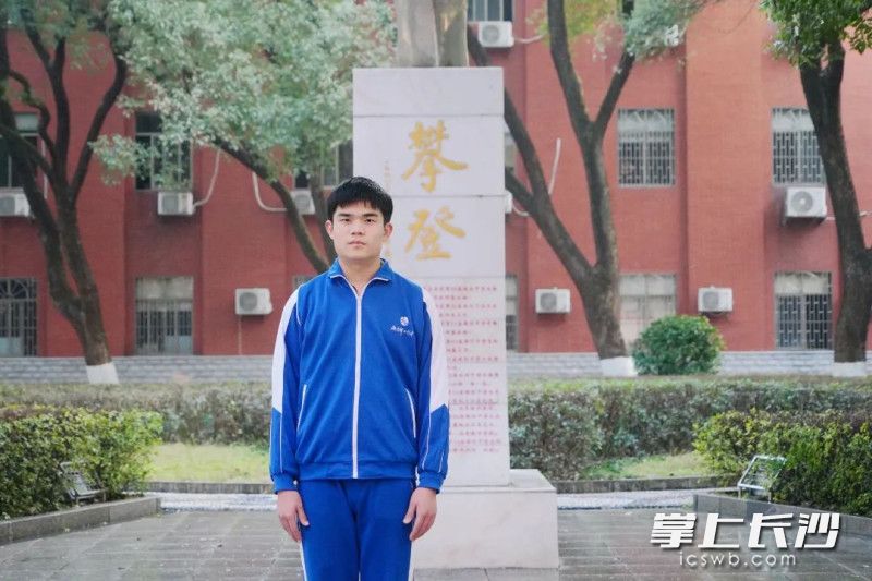 7月2日-7月13日，梁行健将与其他五位同学代表中国队出征2023年第64届国际数学奥林匹克竞赛（IMO）。