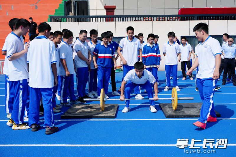 湖南省举重运动管理中心与平高教育集团达成专业共建协议。