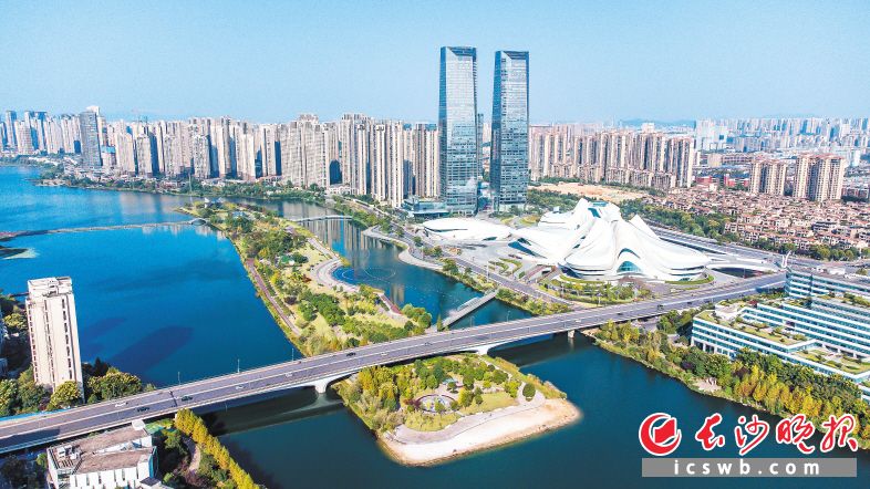 湖南湘江新区成立7年来，建设者开拓创新，奋斗实干，交出一份亮丽的“成绩单”，新区活力无限，风景无限。赵英杰供图