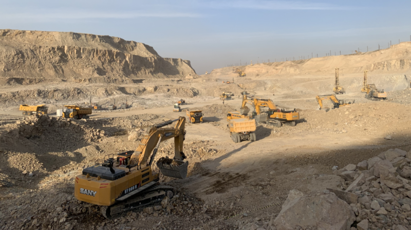 三一上百台设备征战乌兹别克斯坦最大铜矿。  长沙晚报通讯员 黄艳 供图