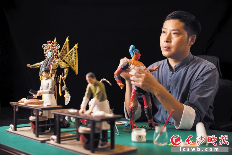 武汉　　刘洁，武汉面塑传承人，自幼喜好传统工艺，2000年开始研习面塑艺术至今，擅长刀马武将、历史人物、民俗传说、戏曲人物等面塑创作。