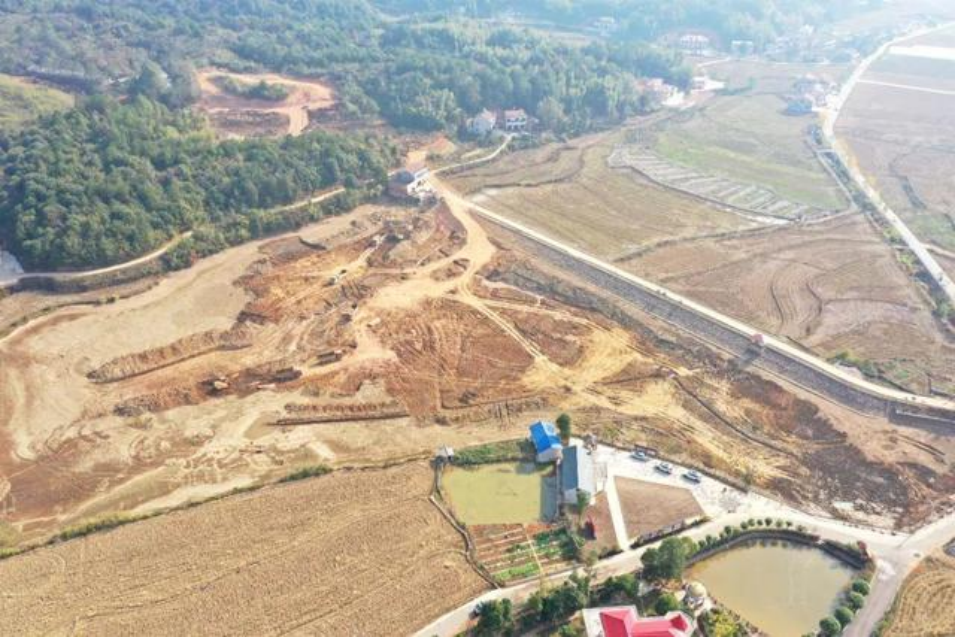 ▲南岭村大塘水库启动清淤扩容工程。