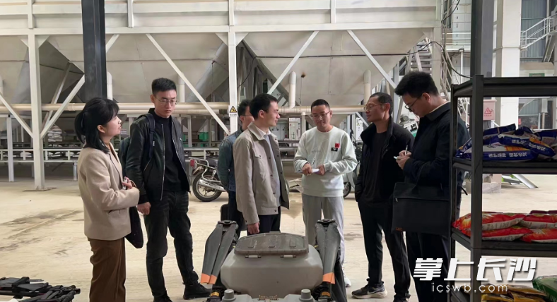 3月8日，长沙县组织4个博士服务团纷纷走进企业和项目一线开展调研走访，通过“组团”服务，贡献智慧和力量。