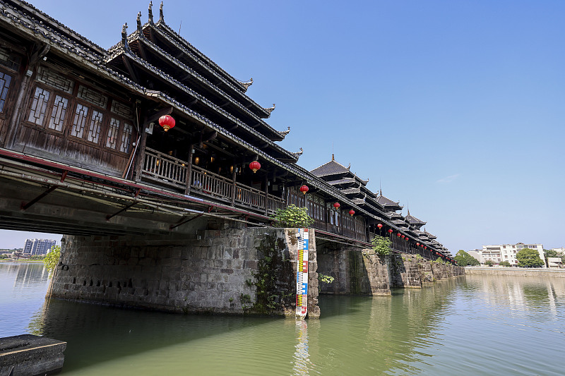 Longjin Wind-rain Bridge is located in Huaihua City, Hunan Province. /CFP