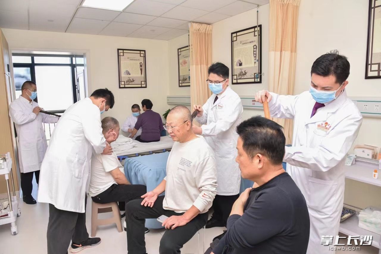 浏阳市中医医院中医特色疗法造福百姓健康。